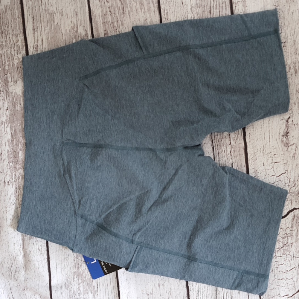 NWT Kirkland Signature Ladies' Brushed Bike Shorts - Picture 5 of 5